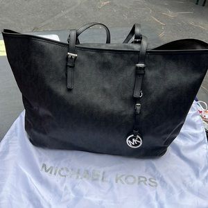 Michael Kors Jet Set Tote Purse NB1608